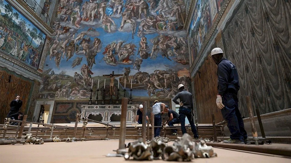 Cum s-a răzbunat Michelangelo Buonarroti pe un cardinal care i-a criticat opera?