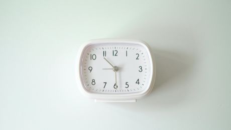 Ce se întâmplă pe pământ într-o singură secundă? Câte cafele se beau, câți oameni mor și câte fulgere lovesc Terra?