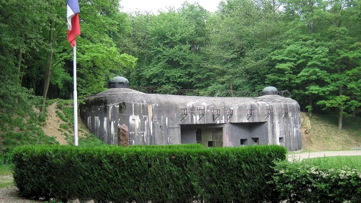 Linia Maginot, cel mai formidabil scut construit de om, a fost învins fără să fie cucerit. Cum? Ignorându-l!