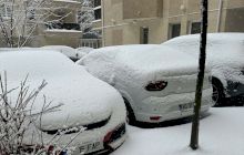 De ce este bine să nu lași mai multe zile zăpada să stea pe mașină. Ce riști dacă nu-ți deszăpezești automobilul în 24 de ore?