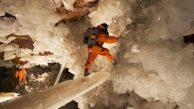 Care este cea mai mică viteză de creștere de pe Terra? Cristalele gigantice cresc 0.00044 mm pe an