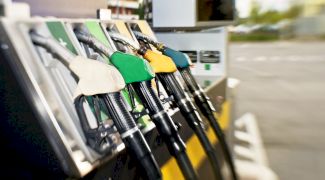 Estimarea care ne dă fiori: s-ar putea dubla prețul benzinei? Cât timp ar trebui să fie închisă strâmtoarea Hormuz ca să ajungem la 4 euro pe litru?