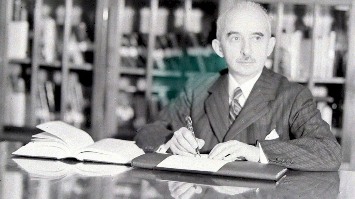 Cum a reușit Turcia, complet înconjurată de state beligerante, să rămână neutră în cea mai mare parte a celui de-al Doilea Război Mondial?