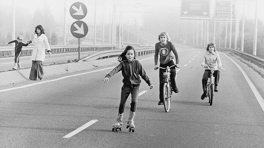 Cum a interzis Olanda circulația mașinilor în fiecare zi de Duminică din anul 1973?