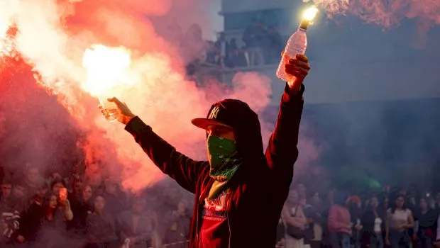 Cum a apărut cocktailul Molotov și de ce se numește astfel?