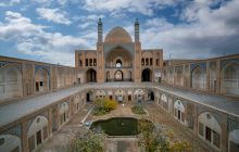 De ce iranienii atât de mult preț pe religie? Cum a ajuns Iranul țară islamică? În ce credeau inițial persanii, strămoșii iranienilor?