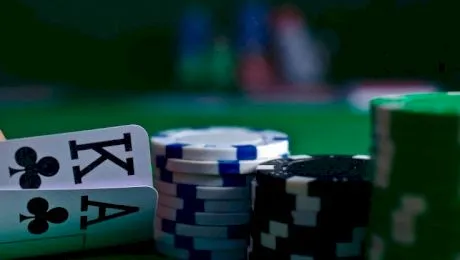 Logica din spatele designului: De ce sunt mesele de poker rotunde și ce secret ascunde roata de ruletă?