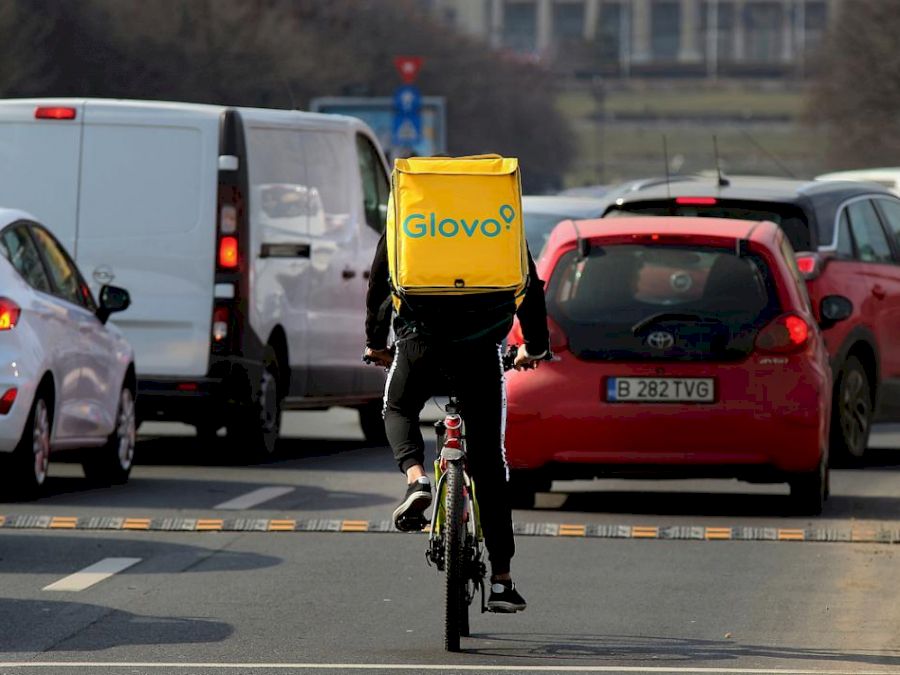 glovo_delivery_in_bucharest_-_shutterstock