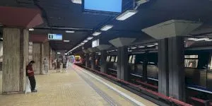 Se scumpesc abonamentele la metrou în București. Cum poți să-ți cumperi cartelă mai ieftină și să economisești până la 400 de lei pe an?