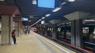 Se scumpesc abonamentele la metrou în București. Cum poți să-ți cumperi cartelă mai ieftină și să economisești până la 400 de lei pe an?