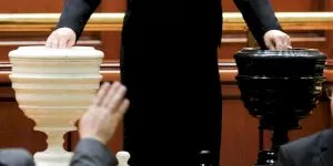 Ce este o moțiune de cenzură și cum funcționează în România?