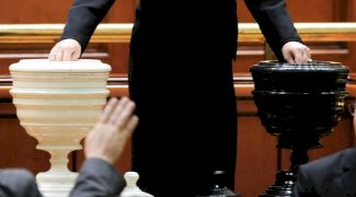 Ce este o moțiune de cenzură și cum funcționează în România?