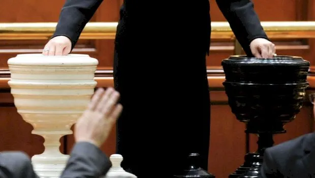 Ce este o moțiune de cenzură și cum funcționează în România?