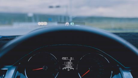 Mit sau adevăr? În cazul unui accident rutier, viteza impactului este cea la care se blochează acum vitezometrului?