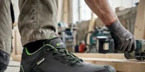 Picioare obosite la final de zi? Schimbă pantofii de muncă