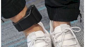 Cum funcționează brățările de monitorizare montate de Poliție?