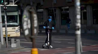 Pro și contra. Ar trebui să avem voie cu trotinete în oraș?