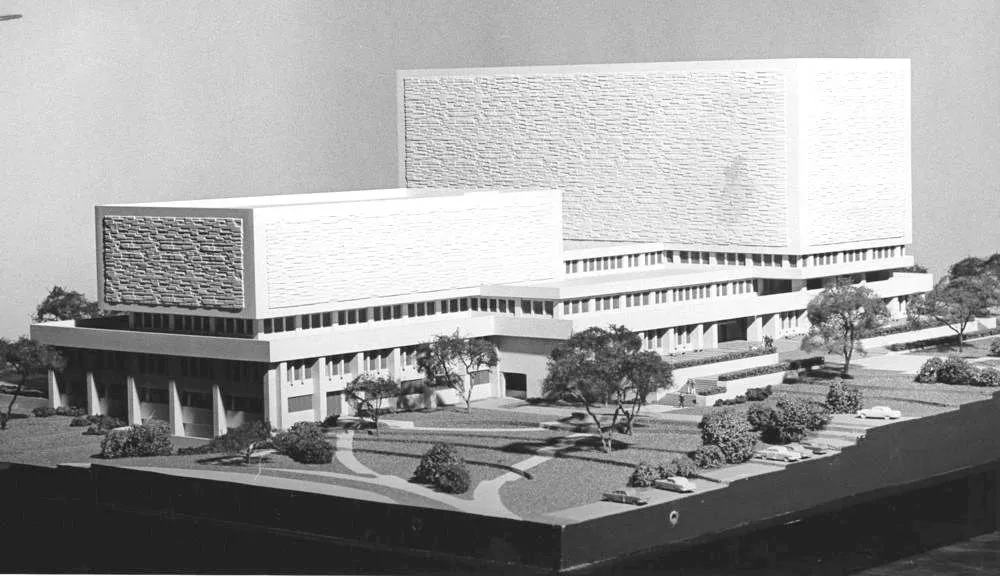 Mit sau adevăr? Biblioteca Universității din Indiana se scufundă anual cu 2,5 cm pentru că inginerii n-au luat în calcul greutatea cărților