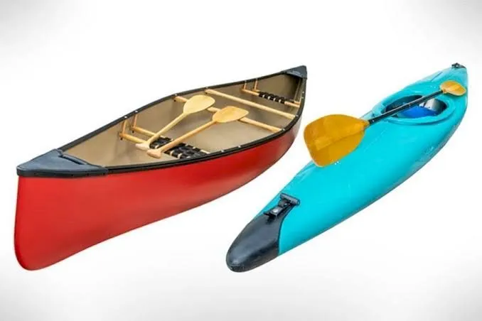 Care este diferența dintre caiac și canoe?