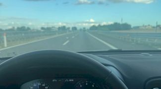 Românii nu știu să meargă pe autostradă. 5 greșeli pe care le fac conducătorii auto pe autostrăzi