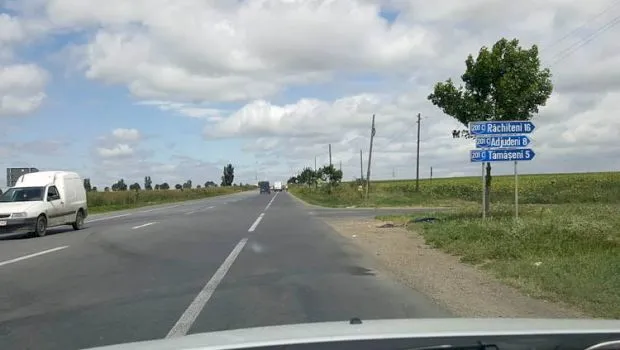 Pe E85 ești obligat să te dai pe banda 1 dacă vine o mașină cu viteză din spate?