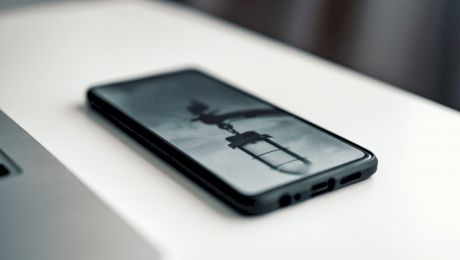 Setarea ascunsă din telefon care îți consumă bateria fără să știi. Cum o dezactivezi în 3 pași?