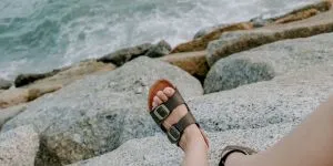 Care este povestea papucilor Birkenstock, de la un produs catalogat ca fiind „urât” la un trend mondial?