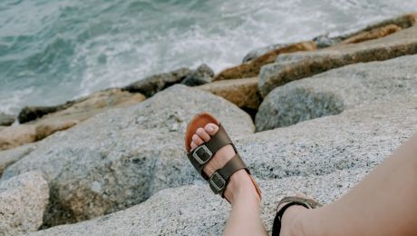 Care este povestea papucilor Birkenstock, de la un produs catalogat ca fiind „urât” la un trend mondial?