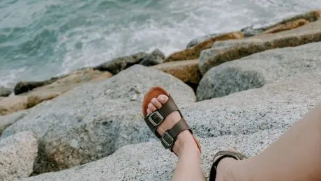 Care este povestea papucilor Birkenstock, de la un produs catalogat ca fiind „urât”, la un trend mondial?
