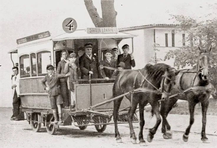 Care este povestea primului tramvai tras de cai din București?