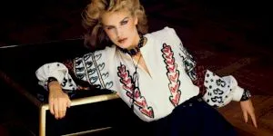 Povestea care a impresionat lumea modei: Cum a lansat Yves Saint Laurent o colecție întreagă inspirată de ia românească?