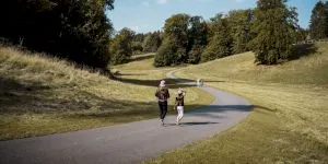 Ce se întâmplă cu corpul tău dacă mergi 10.000 de pași pe zi timp de o lună