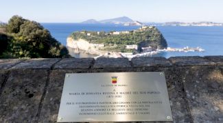 O placă comemorativă dedicată Reginei Maria a României a fost dezvelită în Napoli. Care este legătura Reginei Maria cu Napoli?