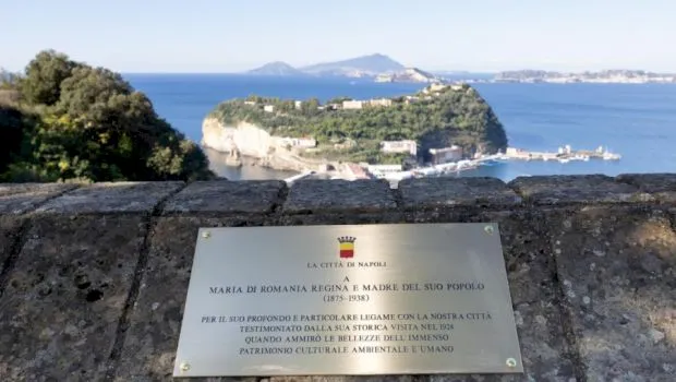 O placă comemorativă dedicată Reginei Maria a României a fost dezvelită în Napoli. Care este legătura Reginei Maria cu Napoli?